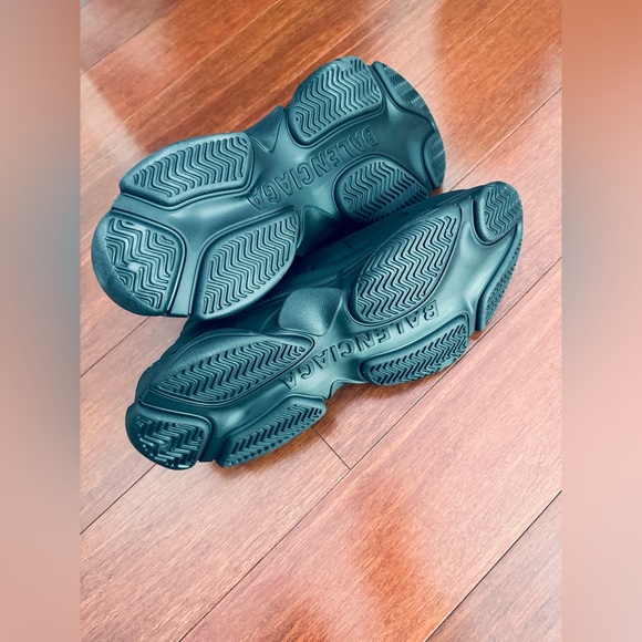 $975 Balenciaga Molded Synthetic Triple S Sneakers Black EU 46 US 13. Eu 42 US 9 - Picture 13 of 17